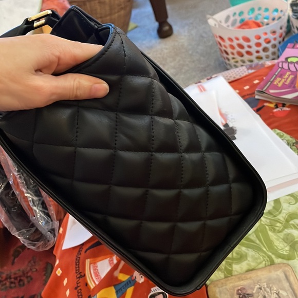 Big Black Sturdy Purse says St. John - Picture 6 of 9